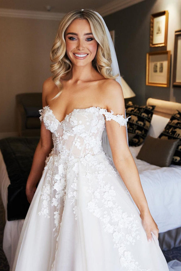 Off-the-shoulder Sweetheart Tulle Wedding Dresses with Lace N064