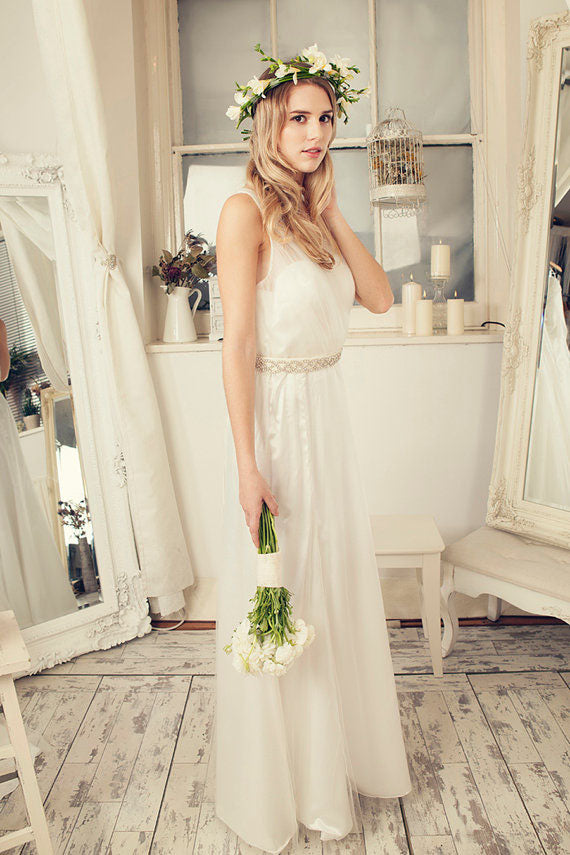 A-Line Ivory Lace Sleeveless V-Neck Vintage V-Back Tulle Floor Length Cheap Wedding Dresses UK PH279